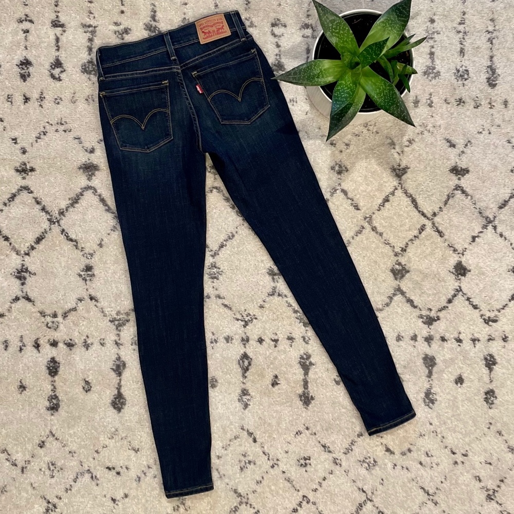 Levi's 710 Super Skinny Dark Wash - Size 25 - Picture 2 of 10